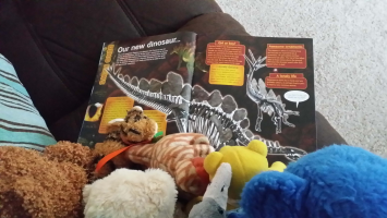 S88_06_BearsReadingDinosaurMagazine